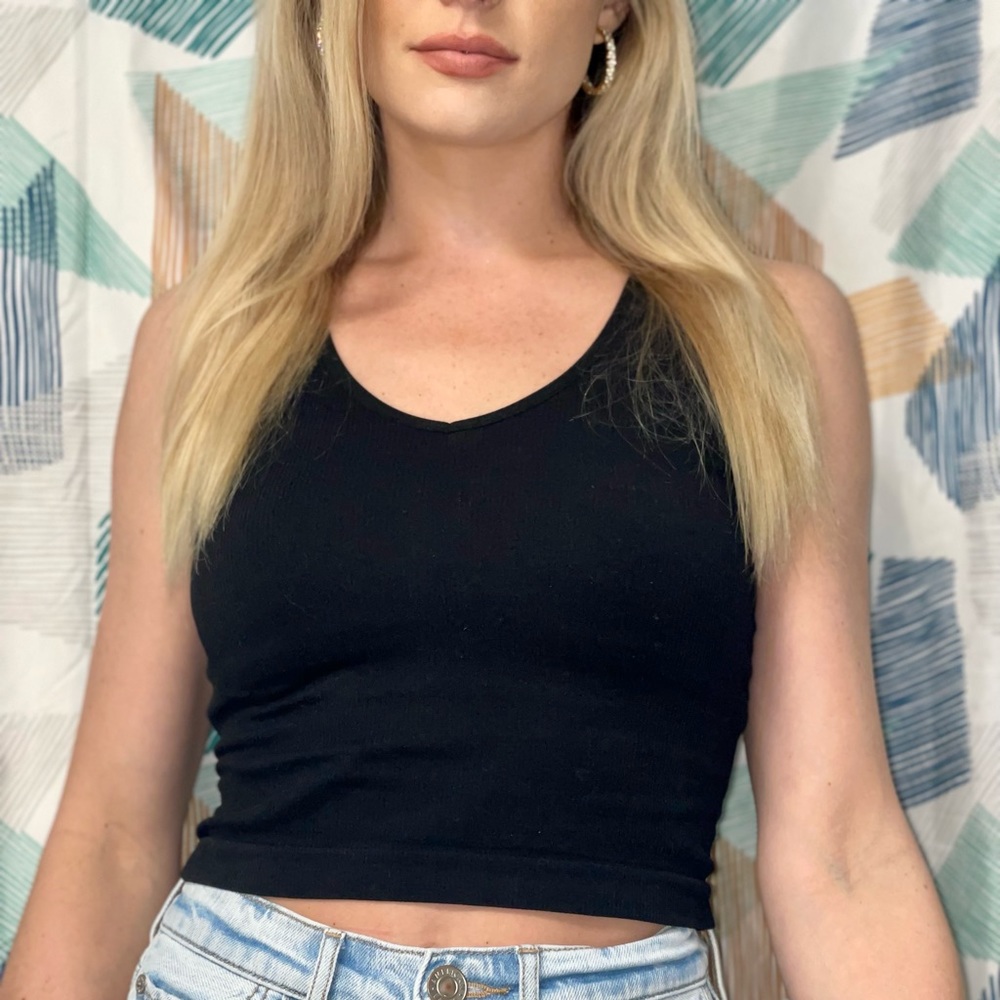 Black/stretchy crop top.